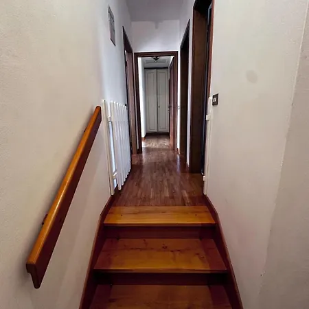 800m Dal Mare مارينا دي بييتراسانْت