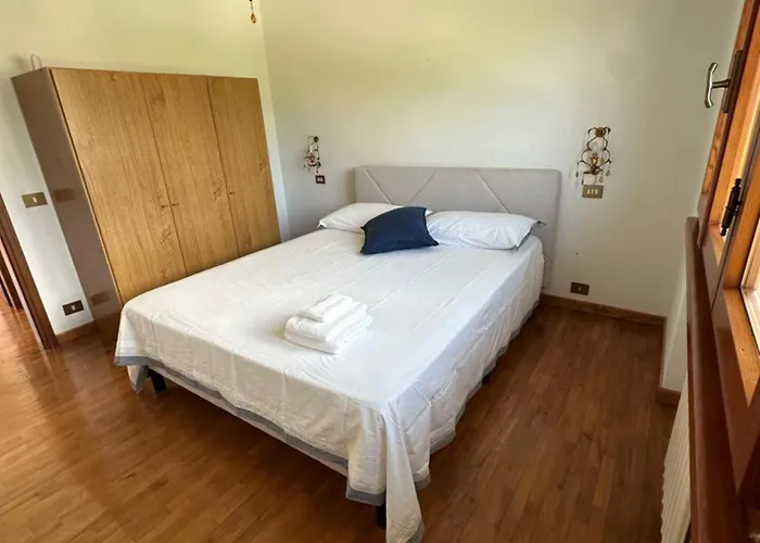 800m Dal Mare * مارينا دي بييتراسانْت